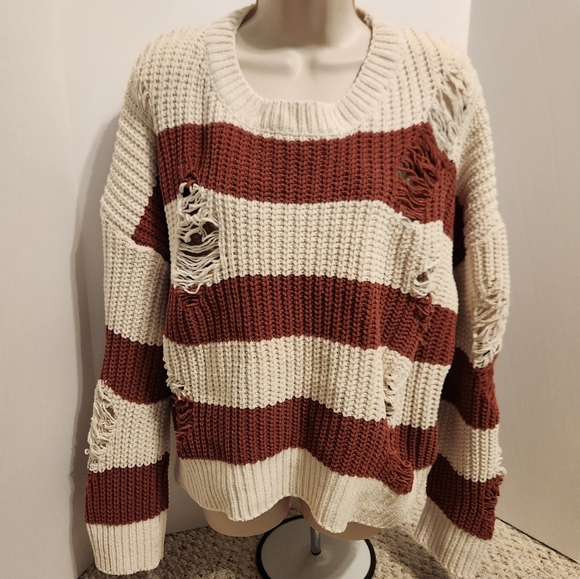 ✨️POL Cream and Mauve Distressed Chunky Oversized Sweater Size Small - Picture 1 of 11
